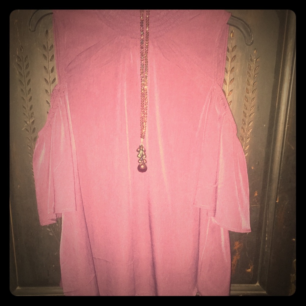 Beautiful off the shoulder top!